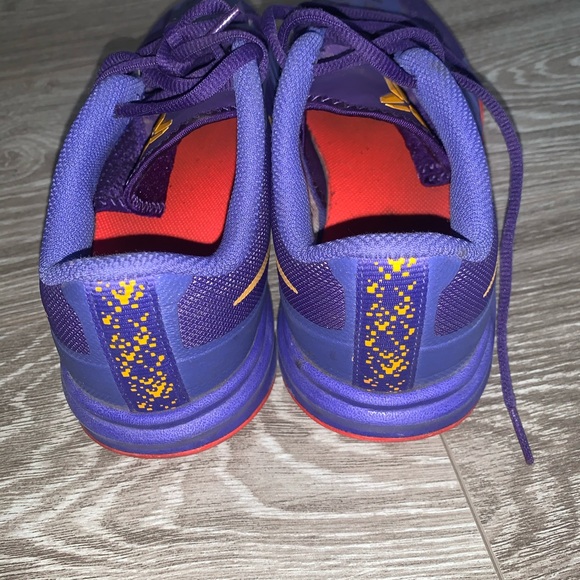 Kobe Bryant Shoes - Picture 3 of 6
